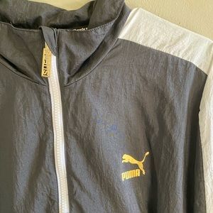 PUMA BLACK AND GOLD PULLOVER WINDBREAKER